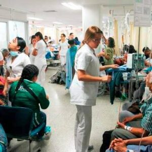 El Sistema de Salud Colombiano al Borde del Colapso: ¿Cómo Podemos Salvarlo?