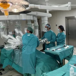 Colombia ya opera con robots: la salud entró en una nueva era ¿y tú todavía estás en papel?