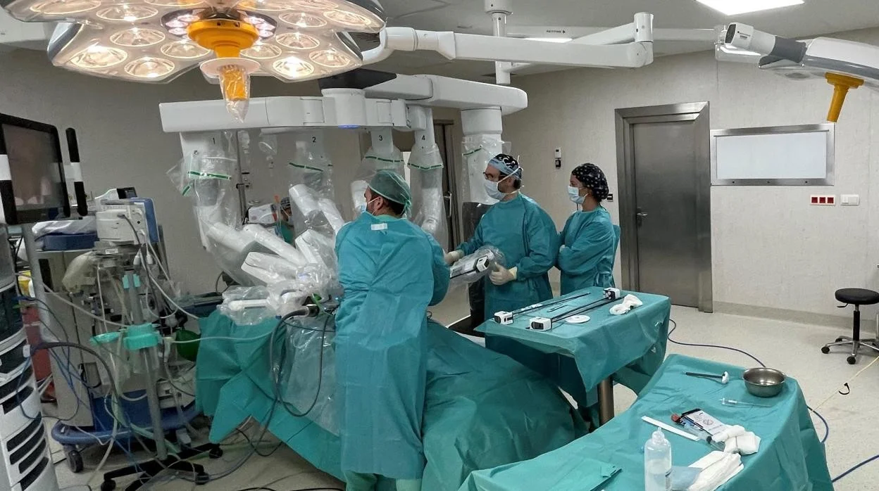 Lee más sobre el artículo Colombia ya opera con robots: la salud entró en una nueva era ¿y tú todavía estás en papel?
