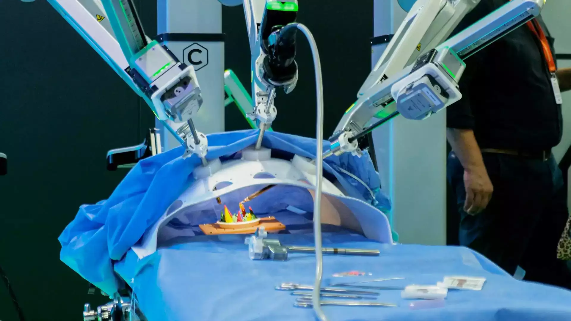 Read more about the article ¡Revolución médica en LatAm! Bucaramanga lidera con robots, drones y genómica